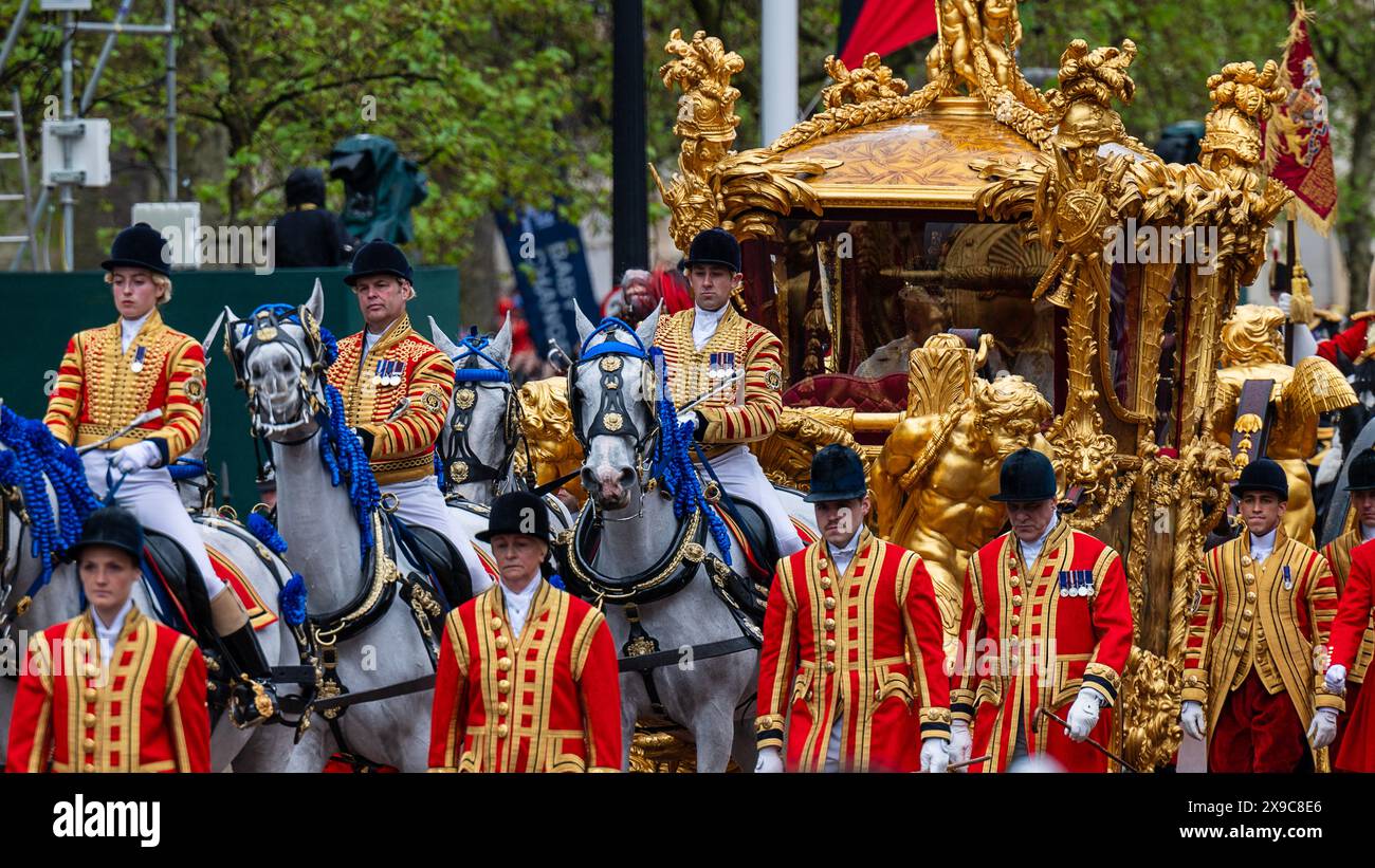 Mai 2023. König Charles und Königin Camilla kehren nach der Krönung im Gold State Coach zum Buckingham Palace zurück. Stockfoto