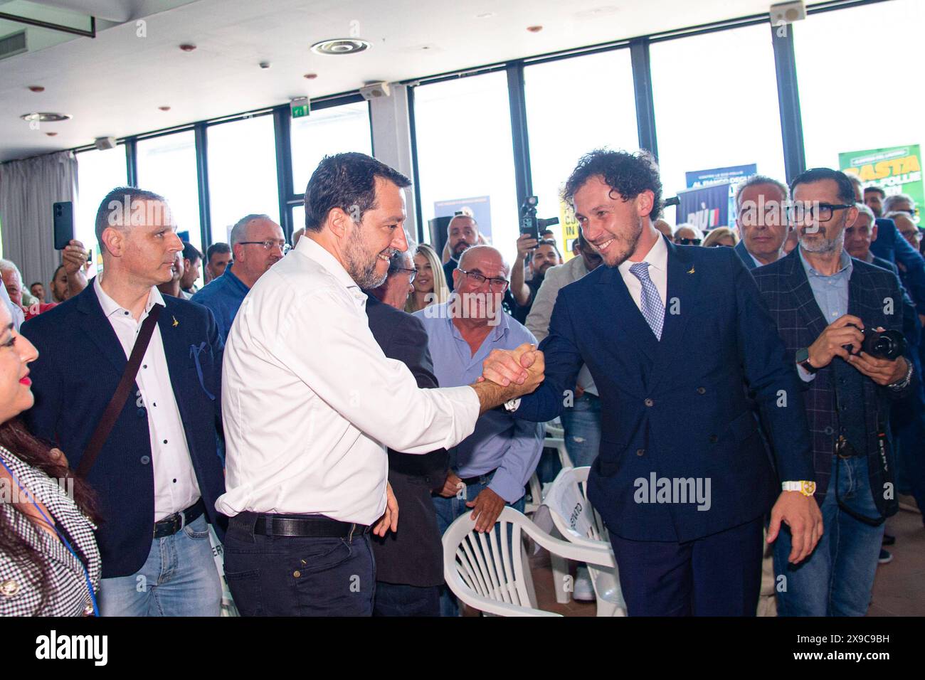 Nachrichten - Matteo Salvini Europawahlen in Catanzaro Matteo Salvini Europawahlen in Catanzaro Europawahlen in Catanzaro, Nachrichten in Catanzaro, Italien, Mai 30 2024 Catanzaro Catanzaro Europawahlen Italien Copyright: XAntonioxMoniacix/xLiveMediax LPN 1379713 Stockfoto