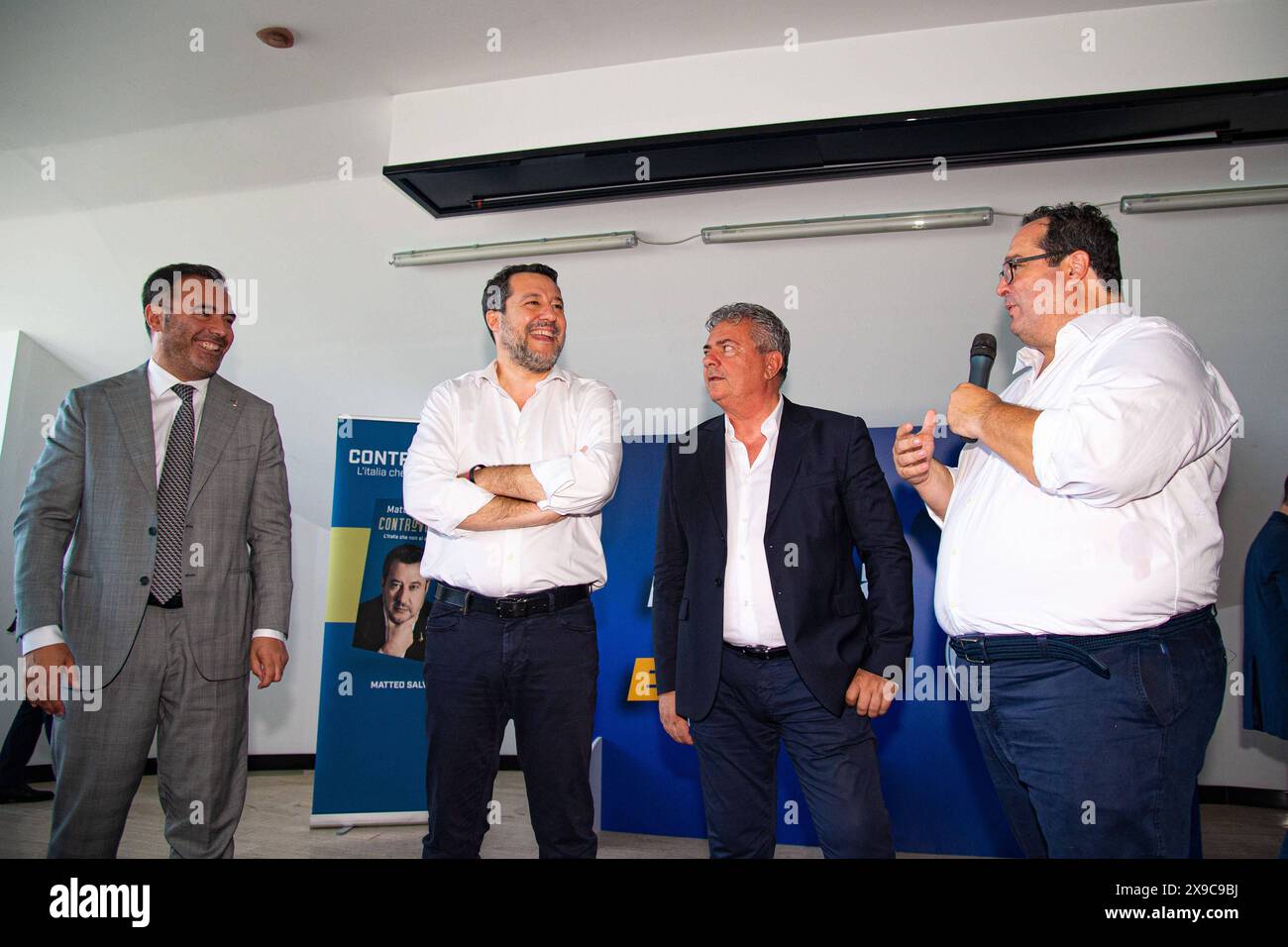 News - Matteo Salvini Europawahlen in Catanzaro Matteo Salvini Filippo Mancuso und Claudio Durigon bei Catanzaro Europawahlen in Catanzaro, Nachrichten in Catanzaro, Italien, Mai 30 2024 Catanzaro Catanzaro Catanzaro Europawahlen Italien Copyright: XAntonioxMoniacix/xLiveMediax LPN 1379716 Stockfoto
