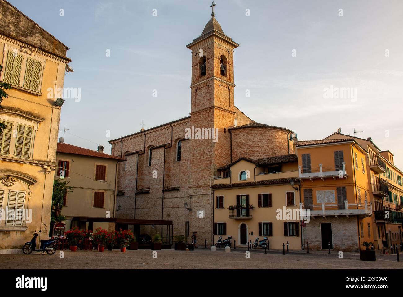 22. Juni 2023, San Benedetto del Tronto, Italien. Das alte Stadtzentrum bei Sonnenuntergang. Stockfoto