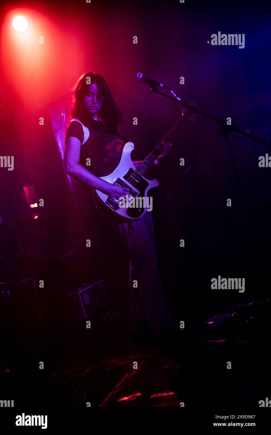 London, Vereinigtes Königreich. Mai 2024. Real Farmer spielt live im 100 Club anlässlich des 5. Jubiläums der Strap Originals. Cristina Massei/Alamy Live News Stockfoto