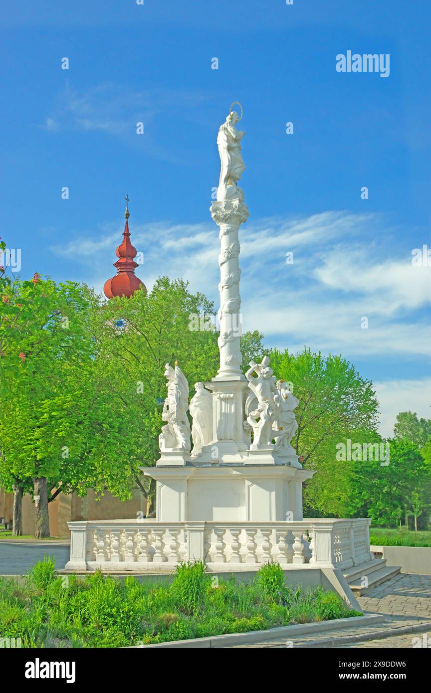 Mariensäule bei Orth an der Donau. Viele österreichische Städte und Dörfer zeigen solche Denkmäler. Österreich Stockfoto