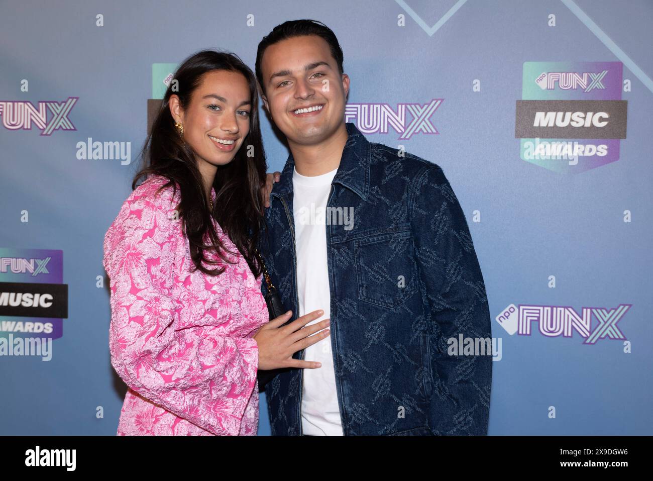 30.05.2017 FunX Music Awards AMSTERDAM, NIEDERLANDE - Mai 2024 30: Trobi und Sanne de Kramer nehmen am 30. Mai 2024 an den FunX Music Awards bei AFAS Live Teil. Foto von Marcel Koch/BSR Agency 67469669.jpg Amsterdam AFAS Live Netherlands Inhalte können nicht direkt oder indirekt über Dritte in den Niederlanden weiterverbreitet werden. Copyright: XBSRxAgencyx Stockfoto