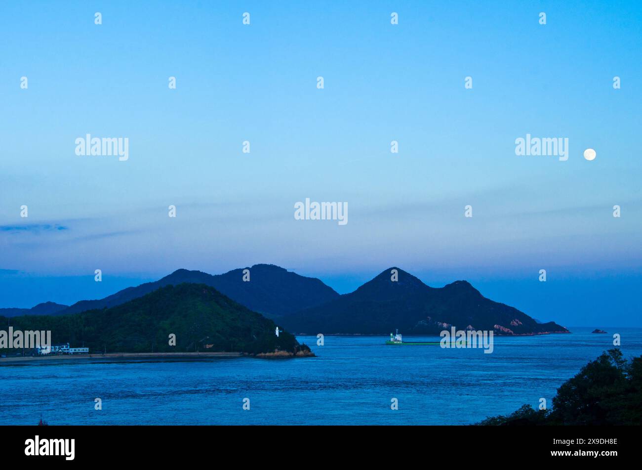 Die kleinen Inseln des Seto-Binnenmeers, Imabari-Stadt, Präfektur Ehime, Shikoku, Japan. Stockfoto