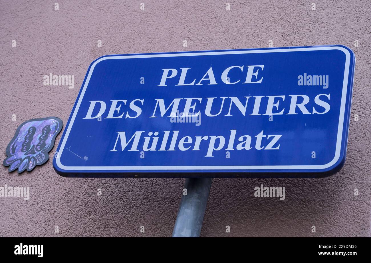 Zweisprachiges Straßenschild Deutsch Französisch, Straßburg, DÃ partement Bas-Rhin, Elsaß, Frankreich *** zweisprachiges Straßenschild Deutsch Französisch, Straßburg, DÃ partement Bas Rhin, Elsaß, Frankreich Stockfoto