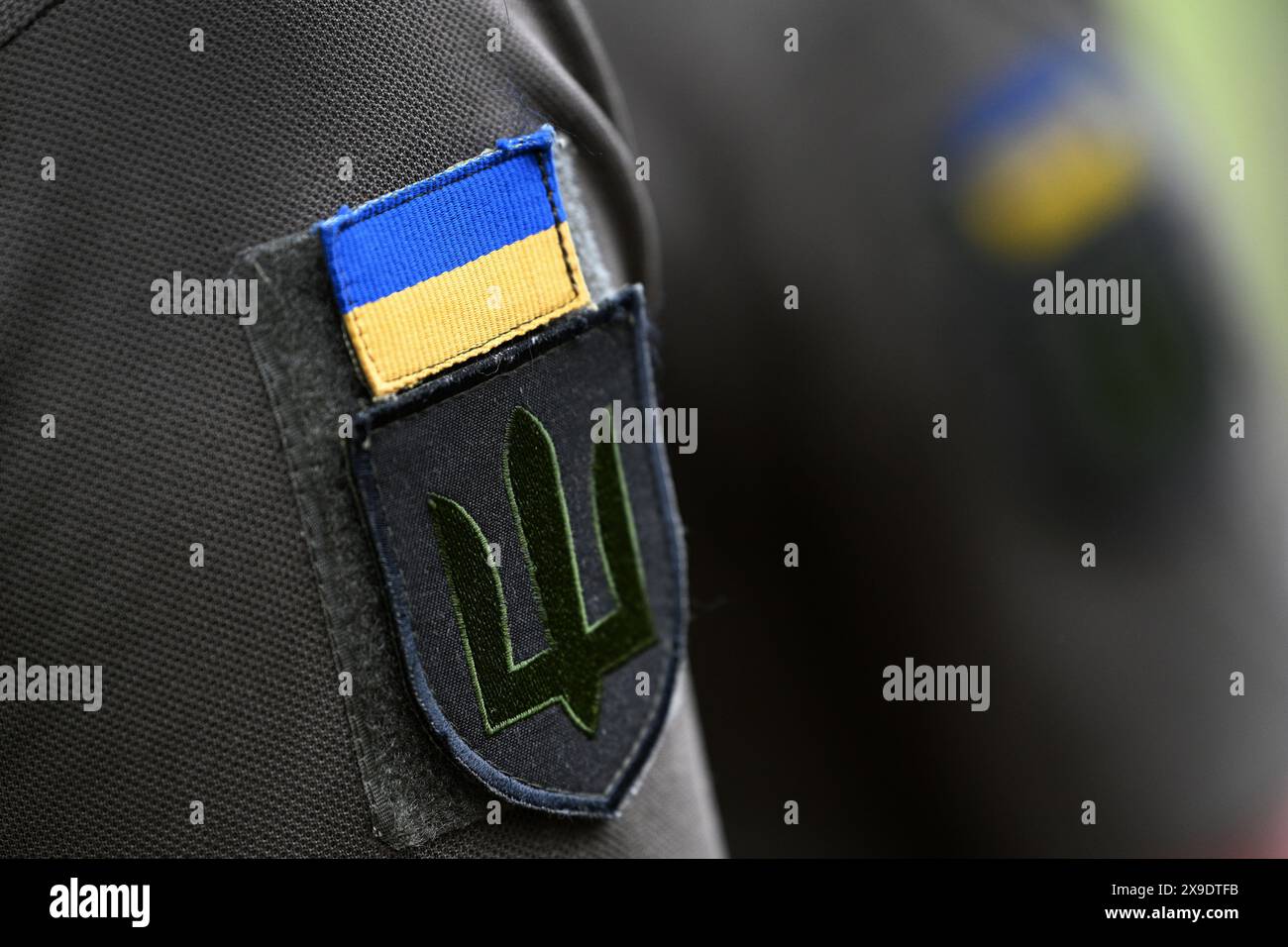 Ukrainische Flagge auf Militäruniform. Bewaffnete Streitkräfte der Ukraine. Ukrainischer Soldat. Ukrainische Armee. Stockfoto