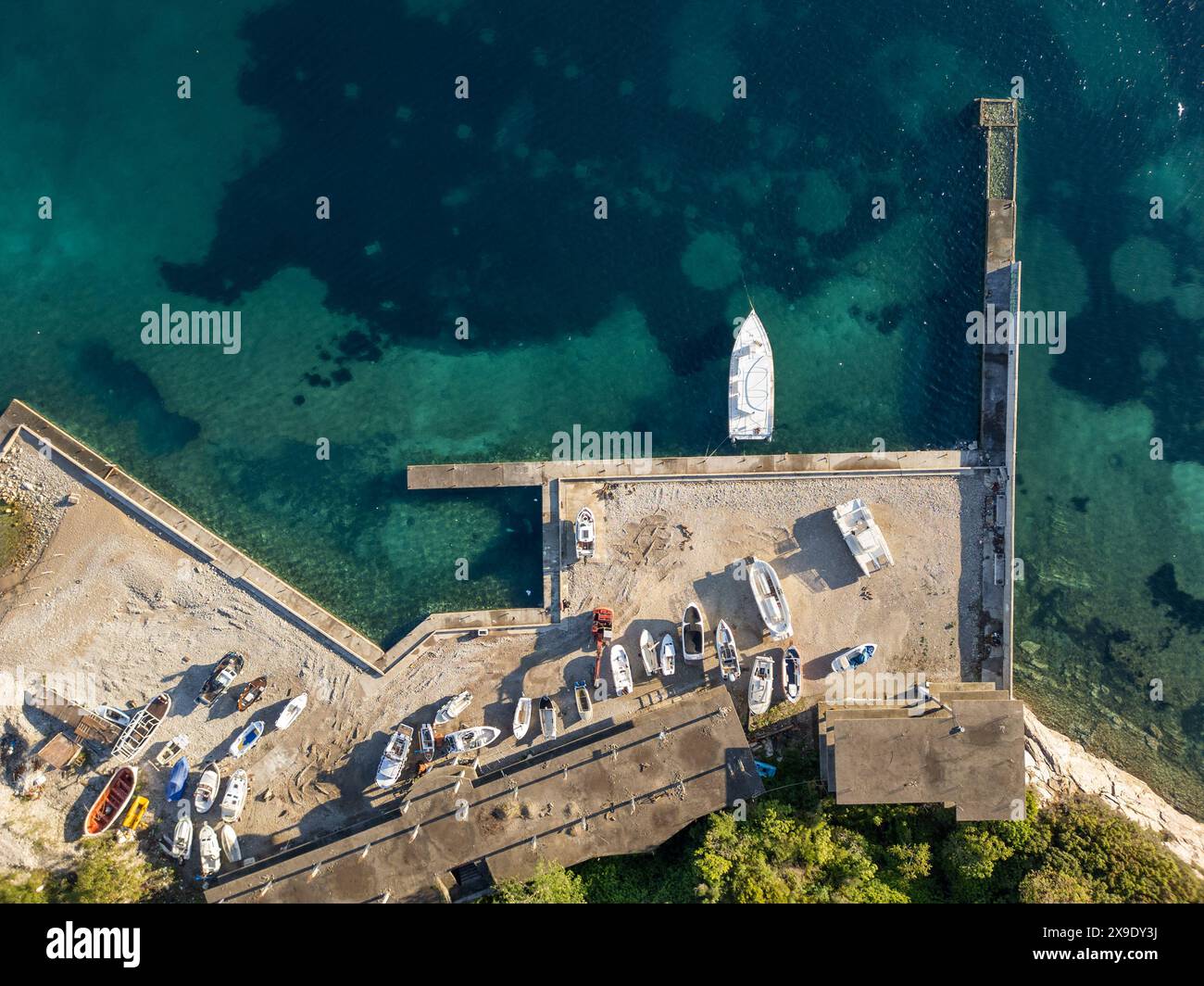 Luftaufnahme des Hafens der Insel Sveti Nikola in Montenegro Stockfoto