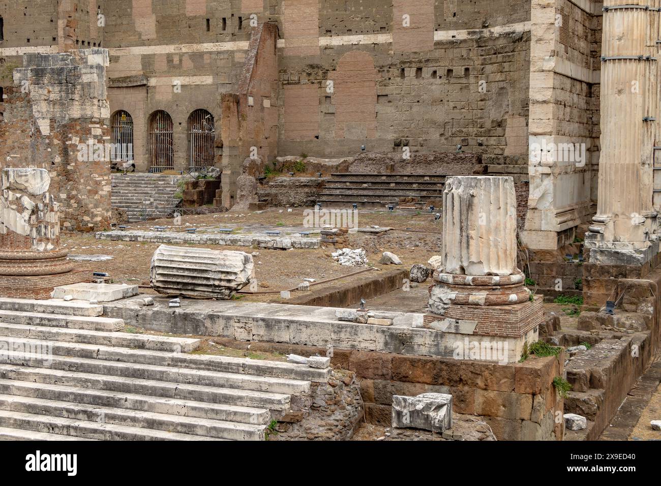 Ruinen im Trajans Market, einem großen Ruinenkomplex in Rom, Italien, das weltweit erste überdachte Einkaufszentrum ist. Stockfoto