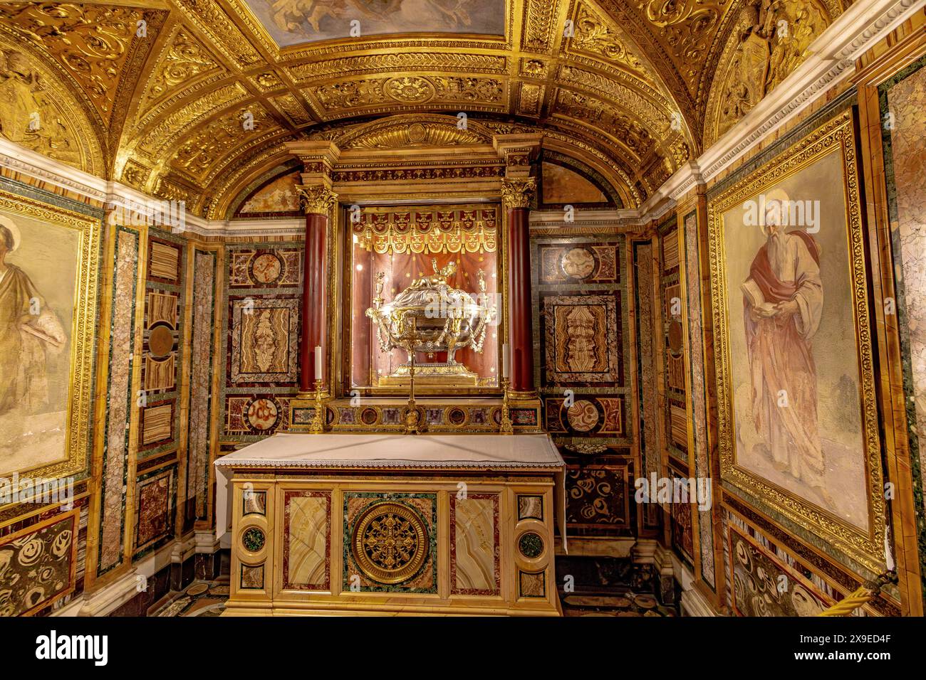 Das Reliquiar der Heiligen Krippe unter dem Hochaltar der Basilika Santa Maria Maggiore in Rom, Italien Stockfoto