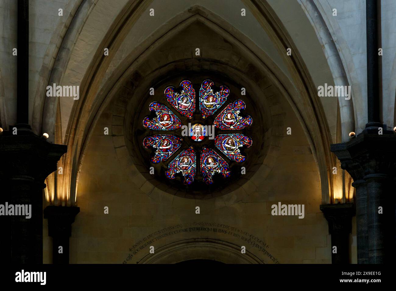 LONDON, GROSSBRITANNIEN - 19. SEPTEMBER 2014: Dies ist eine Fensterrose mit Buntglas in der Tempelkirche. Stockfoto