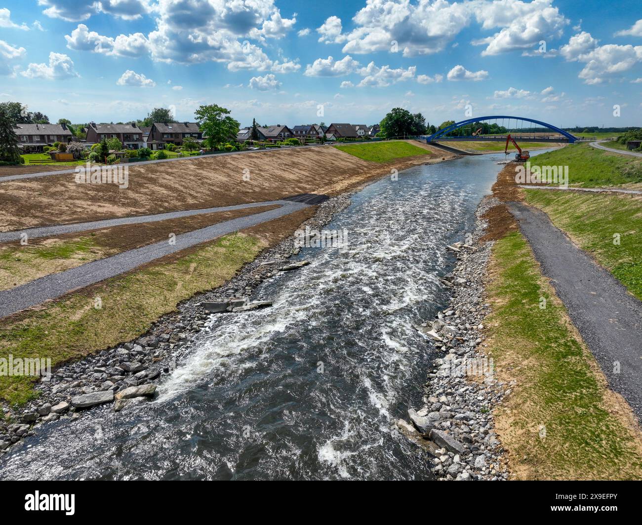 Dinslaken, Voerde, Nordrhein-Westfalen, Deutschland - Renaturalisierung der Emscher. Neue Emscher-Mündung in den Rhein. Hochwasserschutz durch Erweiterung Stockfoto