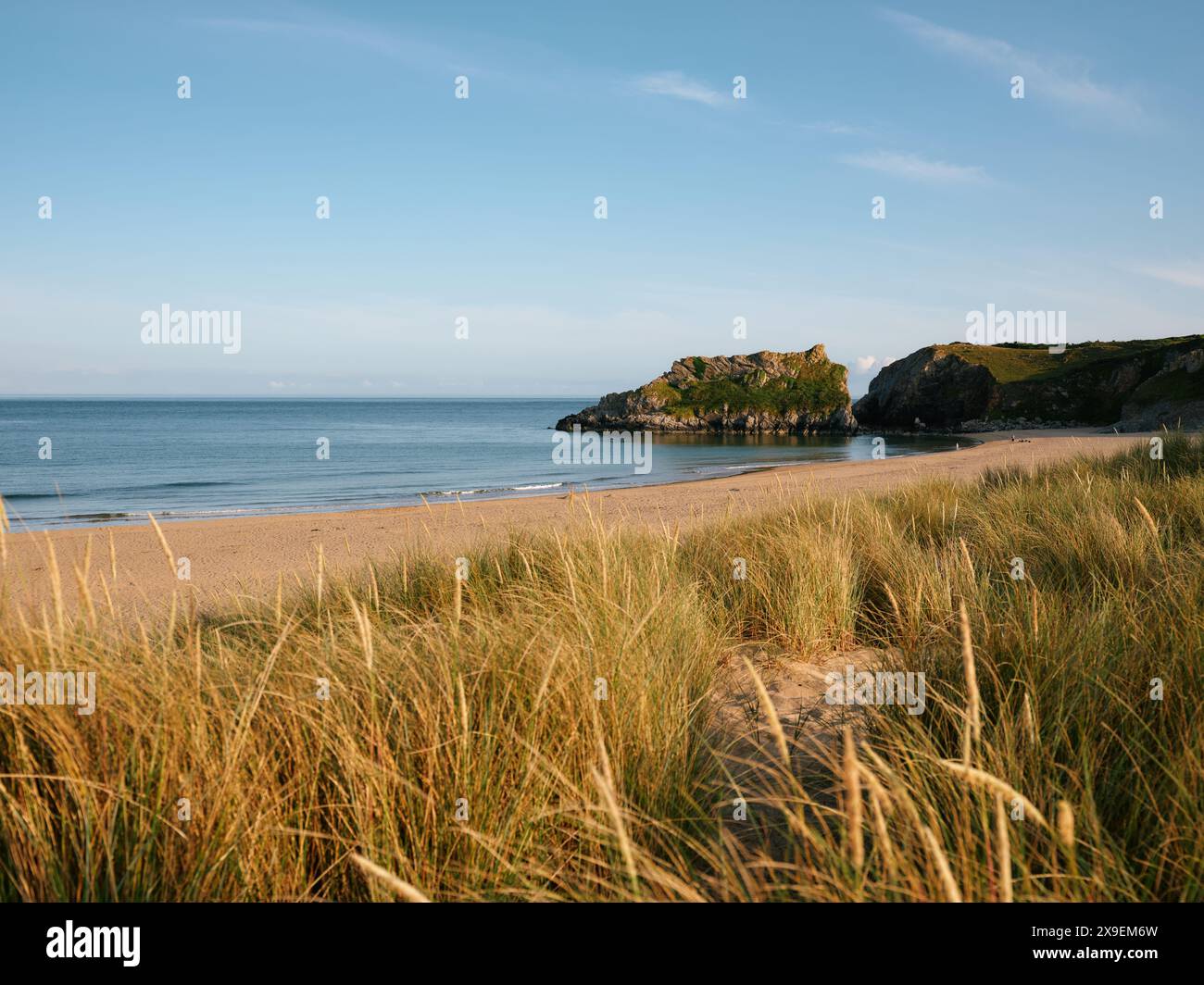 Broad Haven South Beach und Marramgras Sanddünen Küstenlandschaft auf dem Stackpole Estate, Pembrokeshire Wales, Großbritannien Stockfoto