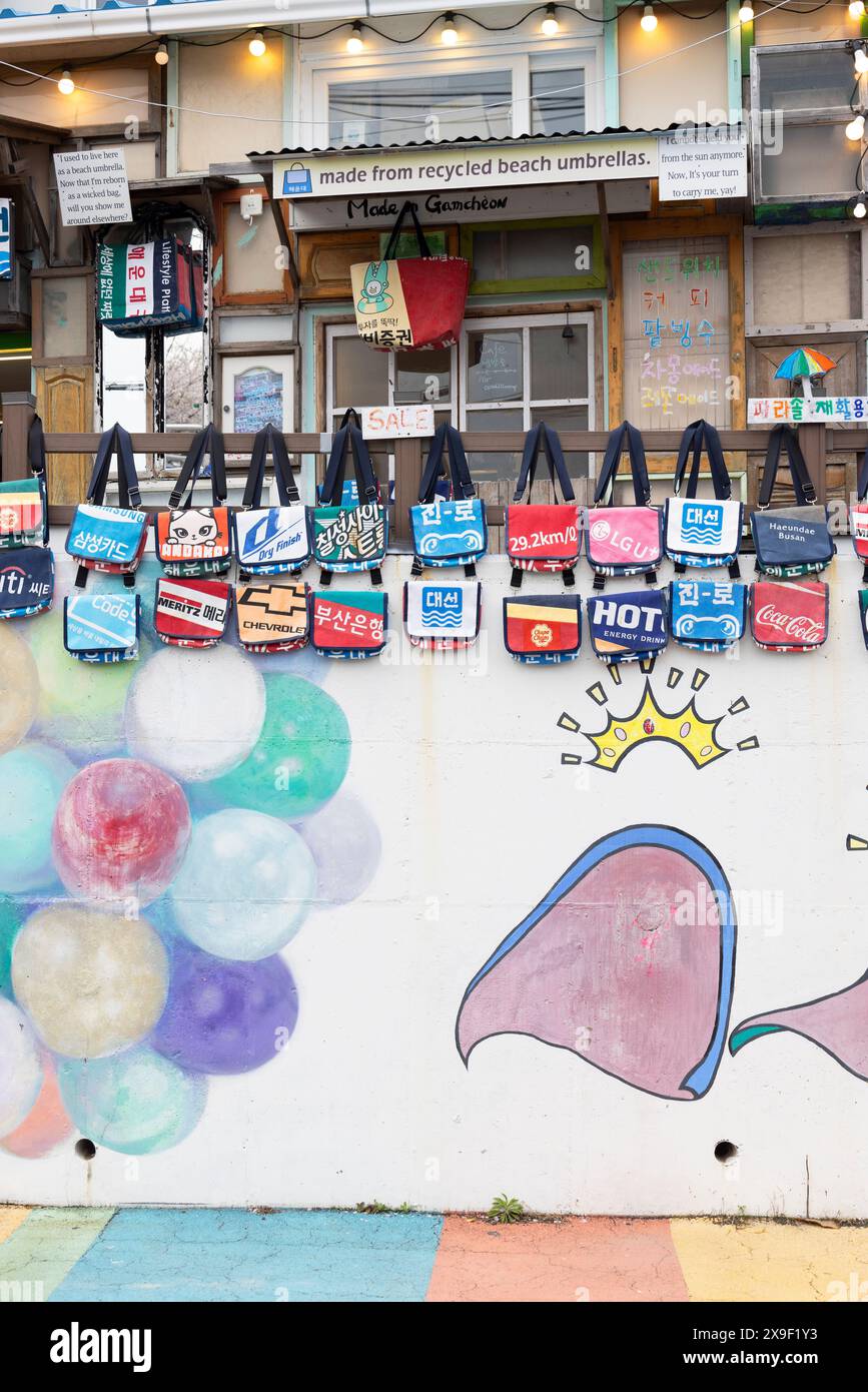 Taschenladen in Gamcheon Culture Village, Busan, Südkorea Stockfoto