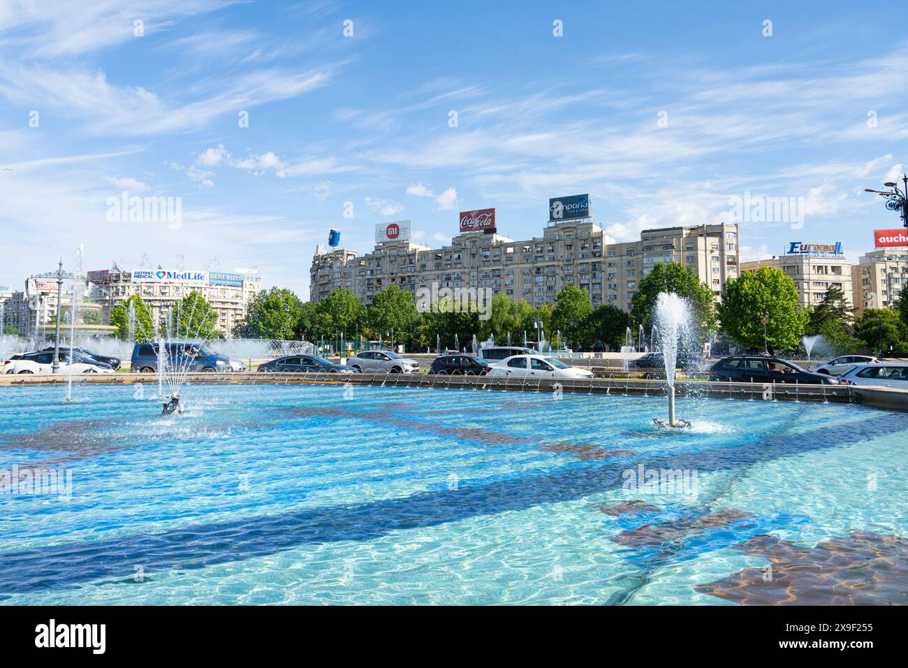 Bucarest, Rumänien. Mai 2024. Die Springbrunnen auf dem Unirii-Platz im Stadtzentrum Stockfoto