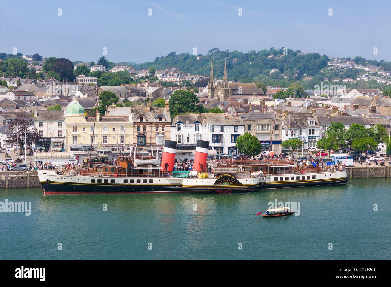 Bideford, Devon, Großbritannien, 31. Mai 2024 PS Waverley, der letzte Passagier mit Raddampfer der Welt, kommt auf dem Fluss Torridge in die historische Hafenstadt Bideford. Waverley besuchte zuletzt Bideford in den 1980ern Sie ist das erste historische Schiff, das den Hafen von Bideford besucht, seit er im Januar 2024 zum historischen Hafen wurde. Stockfoto