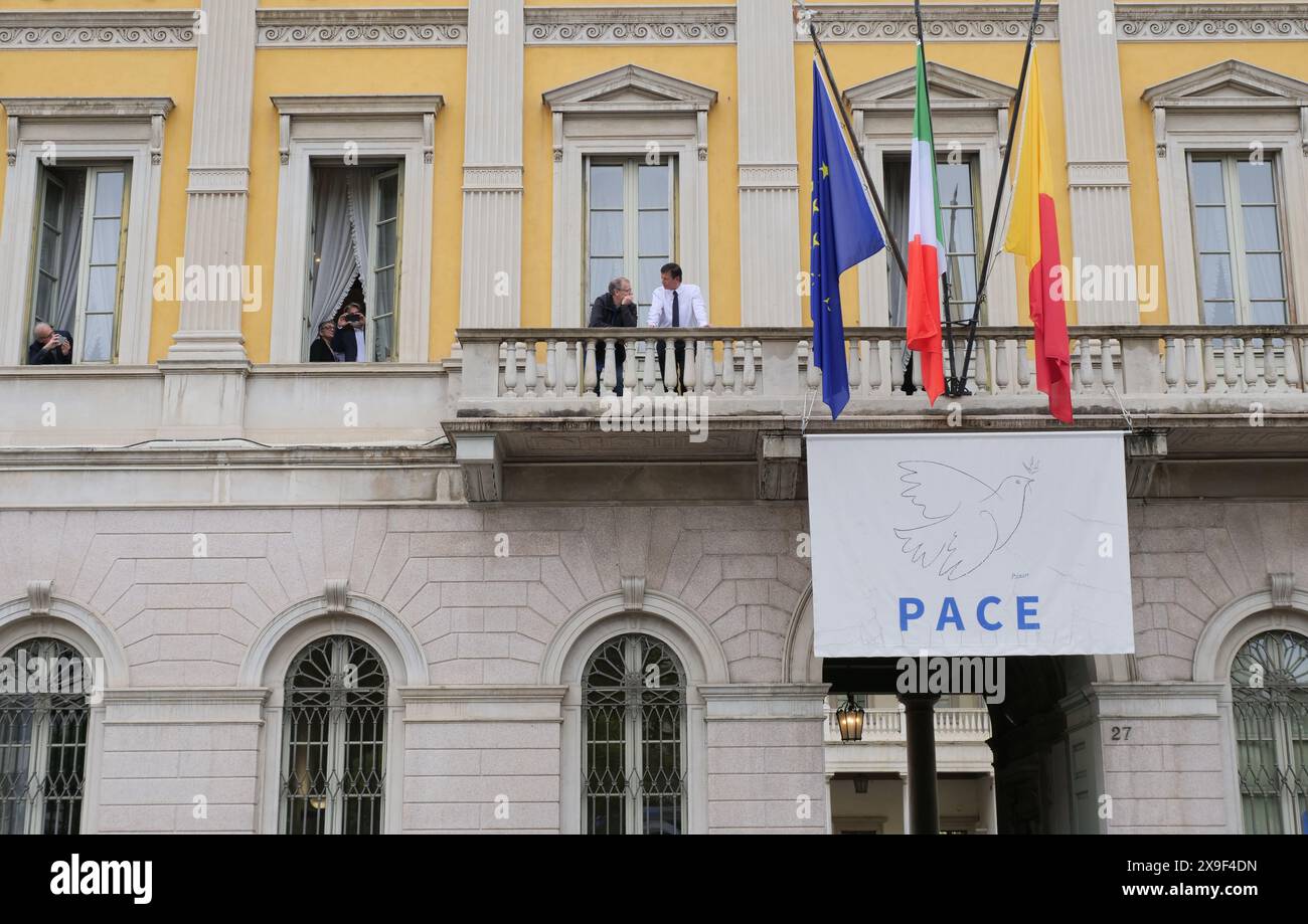 Bergamo, Italien. 31. Mai 2024. Zahlreiche Fans erwarten Atalanta vor dem Palazzo Frizzoni nach der Preisverleihung in der Gemeinde Bergamo Credit: Independent Photo Agency/Alamy Live News Stockfoto