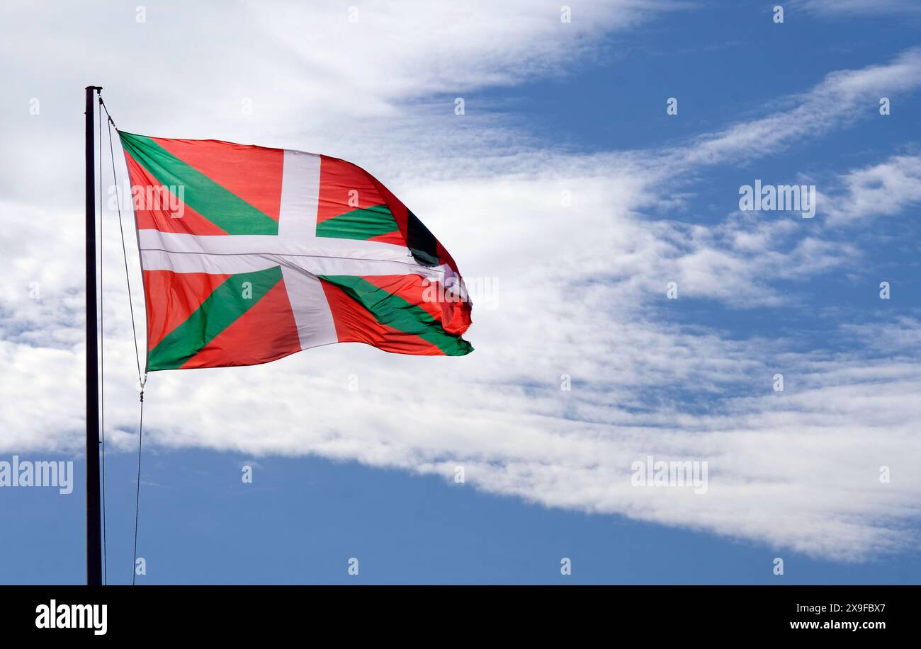 Die Ikurrina - die Flagge der Autonomen Gemeinschaft des Baskenlandes Spanien Stockfoto