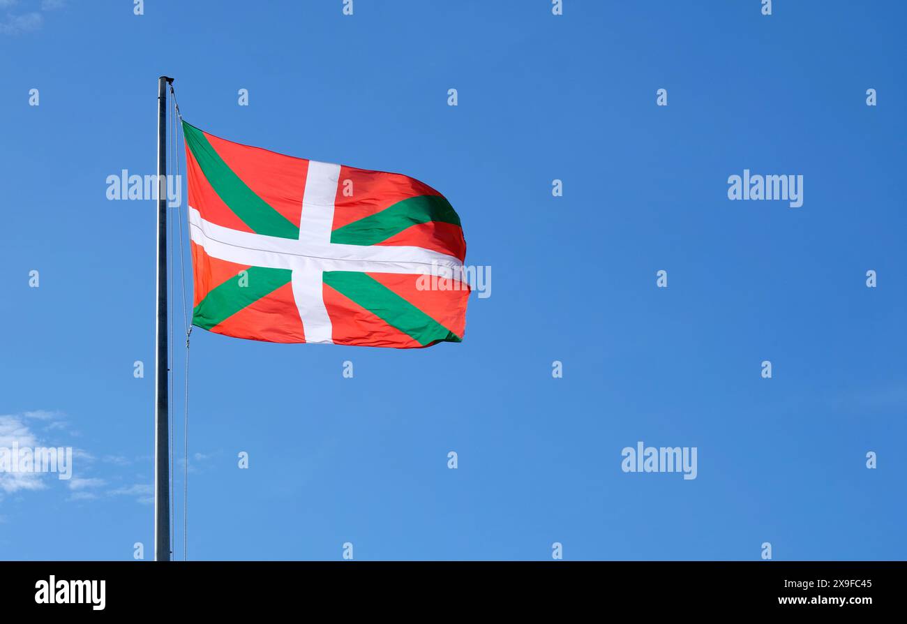 Die Ikurrina - die Flagge der Autonomen Gemeinschaft des Baskenlandes Spanien Stockfoto