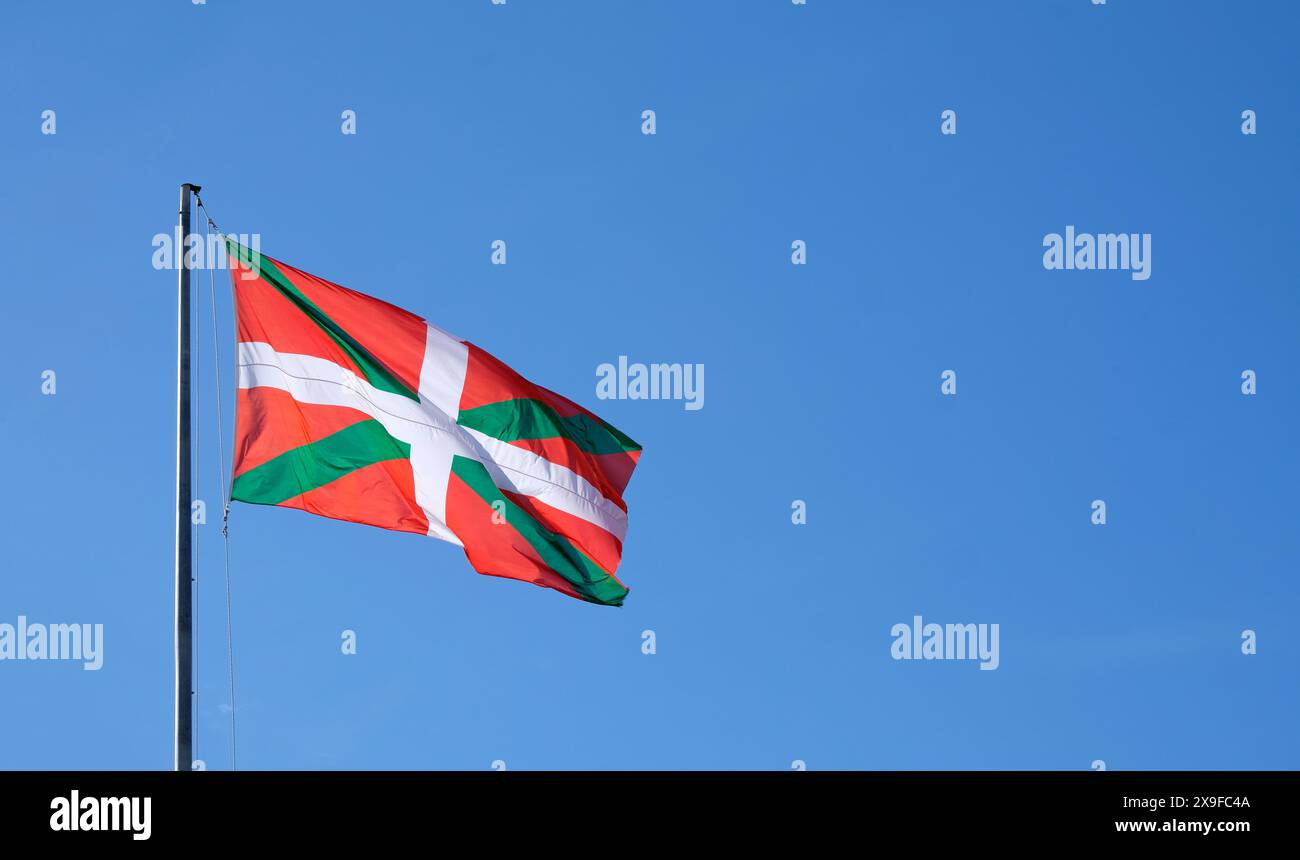 Die Ikurrina - die Flagge der Autonomen Gemeinschaft des Baskenlandes Spanien Stockfoto