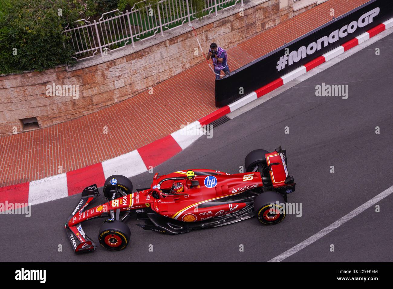 Montecarlo, Monaco. 24. Mai 2024. Carlos Sainz Jr. aus Spanien fuhr den (55) Scuderia Ferrari SF-24 Ferrari während des GP Monaco, Formel 1, auf dem Circuit de Monaco. Quelle: Alessio Morgese / Emage / Alamy Live News Stockfoto