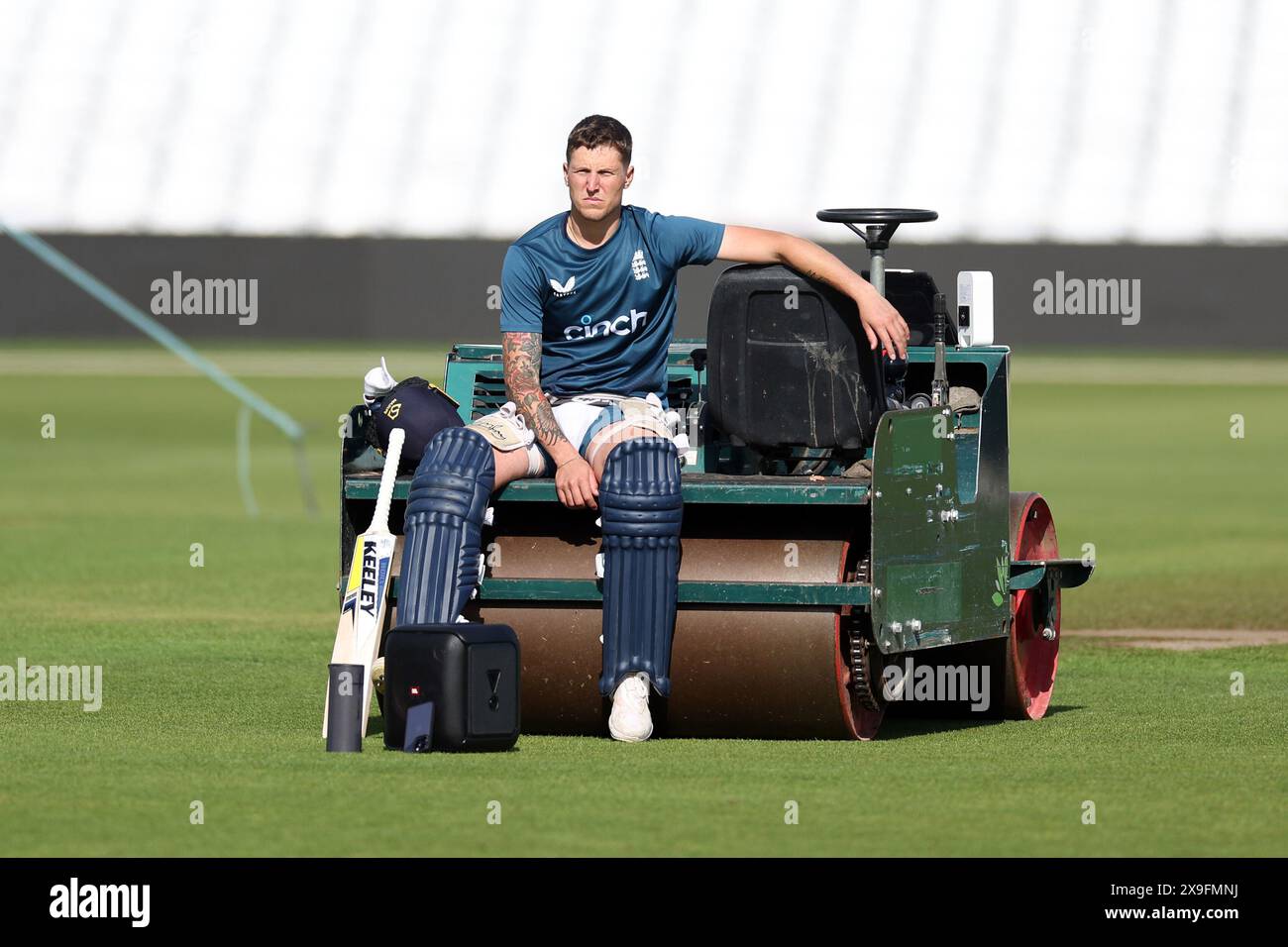 Aktenfoto vom 22.09.2023 des Bowlers Brydon Carse aus Durham und England, dem 16 Monate lang alle Cricket-Aktivitäten verboten wurden, wobei das Verbot nach einer Korruptionsbekämpfung für 13 Monate ausgesetzt wurde, gab die Cricket-Regulierungsbehörde bekannt. Ausgabedatum: Freitag, 31. Mai 2024. Stockfoto