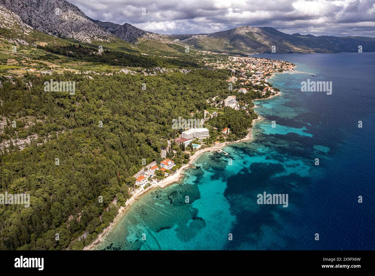 Luftbild Orebic die Küste und Hotels bei Orebic aus der Luft gesehen , Halbinsel Peljesac, Kroatien, Europa Coast mit Hotels in Orebic, Peljesac peni Stockfoto