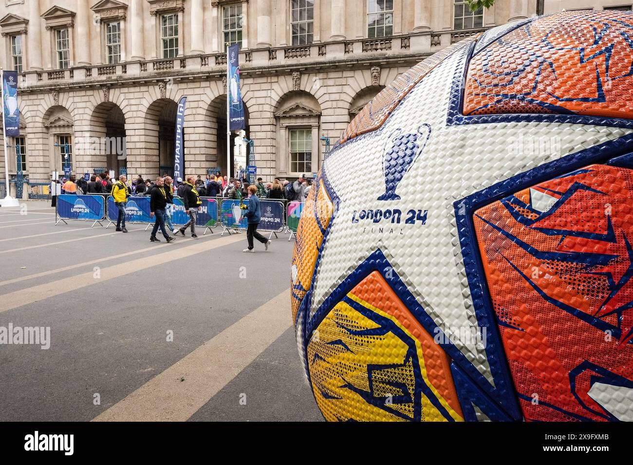 31. Mai 2024, London. Fußballfans in London treffen sich beim UEFA