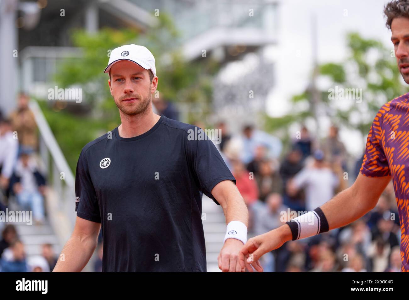 Paris, Frankreich. 31. Mai 2024. PARIS, FRANKREICH - MAI 31: Botic van de Zandschulp aus den Niederlanden und Robin Haase aus den Niederlanden während des 6. Tages der French Open 2024 in Roland Garros am 31. Mai 2024 in Paris. (Foto: Marleen Fouchier/BSR Agency) Credit: BSR Agency/Alamy Live News Stockfoto