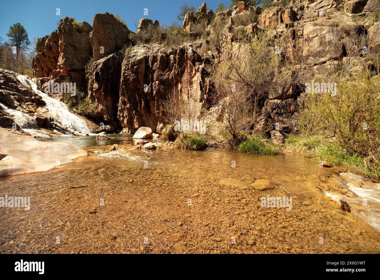 Wundervolle Wasserfälle entlang des herrlichen Water Wheel Falls Wander Trail in der Nähe von Peyson, Arizona (USA). Verführerisch, Erstaunlich, Atemberaubend, Fesselnd, Stockfoto