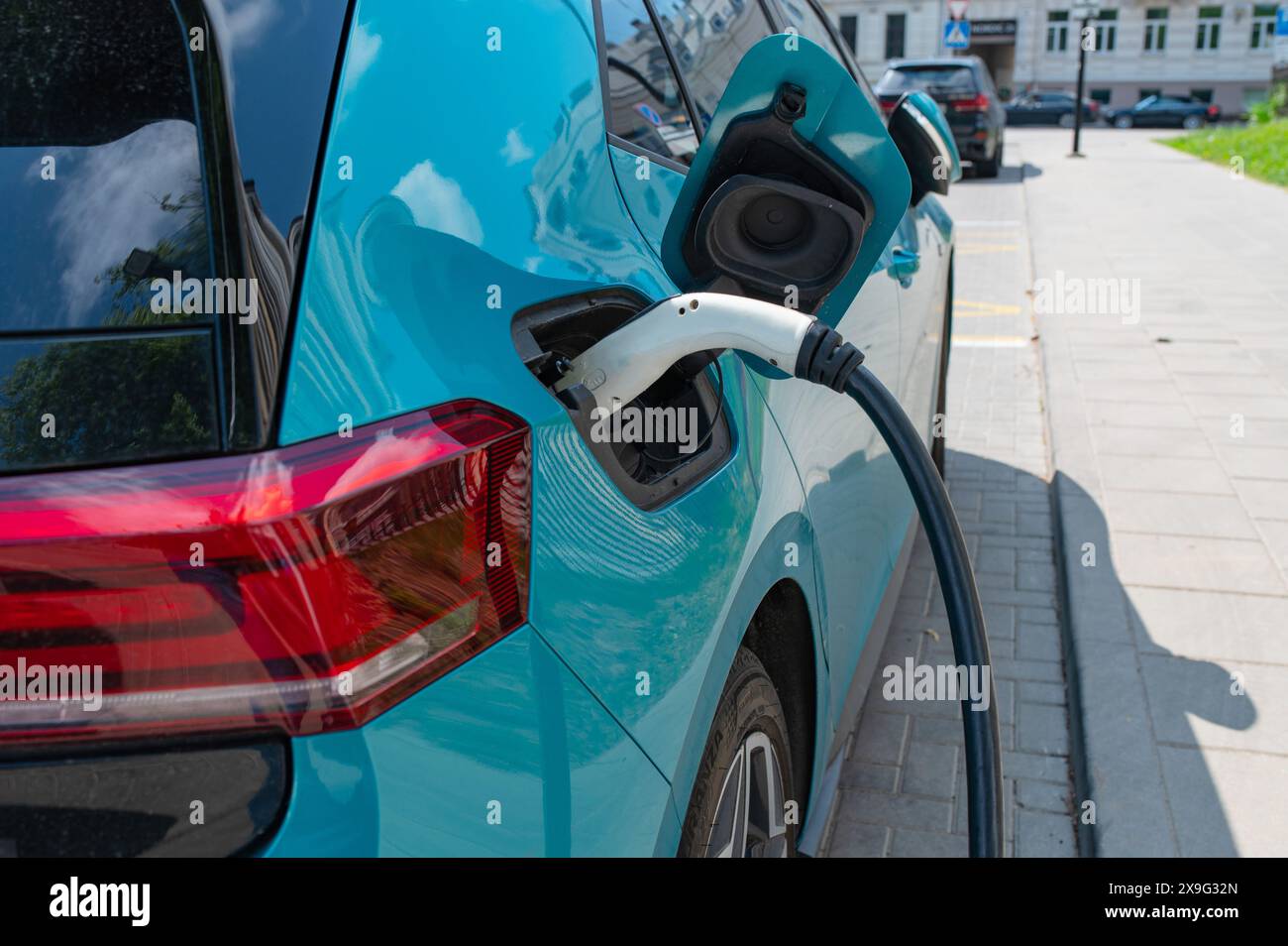 Elektrisches Auto zum Aufladen. Vilnius Litauen Stockfoto