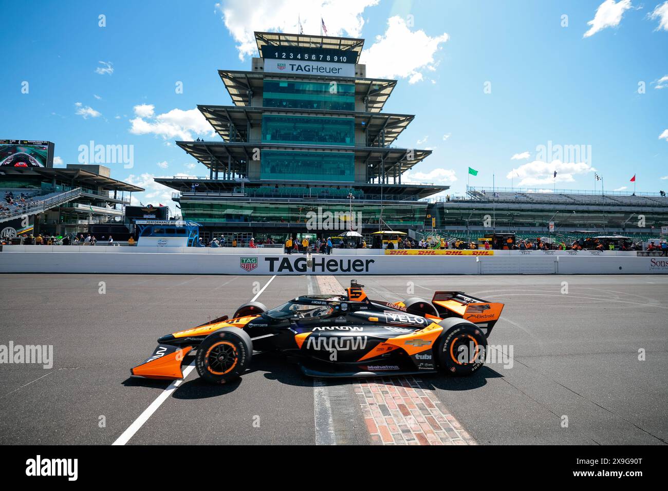 Speedway, in, USA. Mai 2024. Der Fahrer DER NTT INDYCAR-SERIE, PATO OWARD (5) aus Monterey, Mexiko, reist während eines Trainings für den Sonsio Grand Prix auf dem Indianapolis Motor Speedway IN durch die Kurven. (Kreditbild: © Walter G. Arce Sr./ASP via ZUMA Press Wire) NUR REDAKTIONELLE VERWENDUNG! Nicht für kommerzielle ZWECKE! Stockfoto