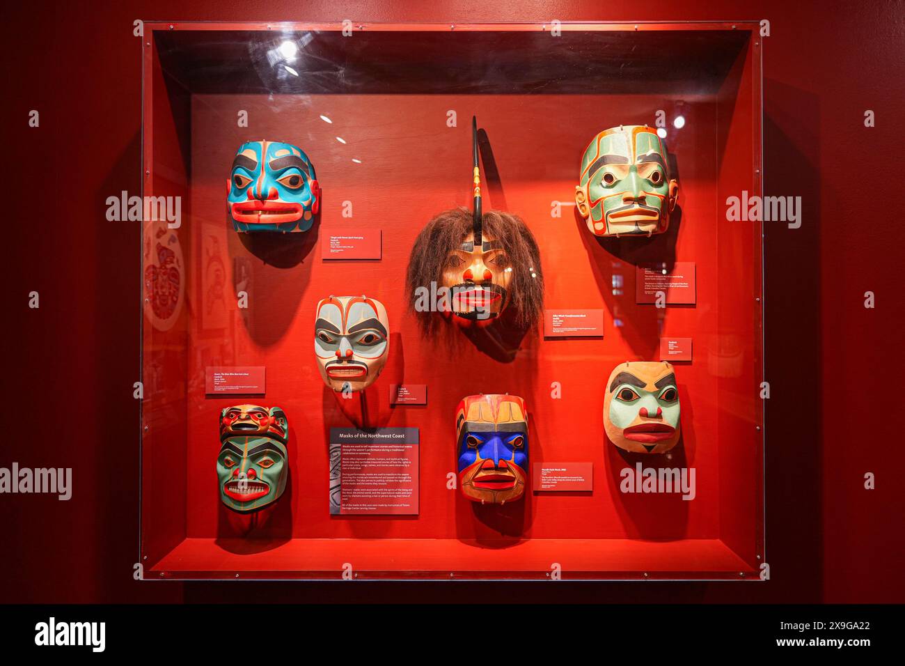 Historische Masken der First Nations wurden im Totem Heritage Center in Ketchikan, Alaska, USA, aufbewahrt Stockfoto