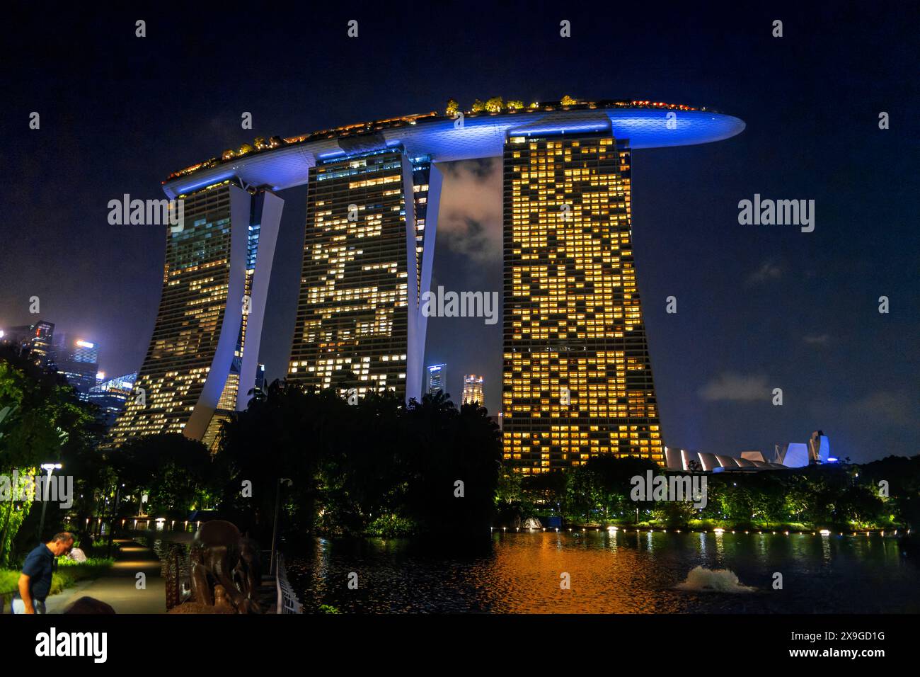 Marina Bay Sands Hotel in der Dämmerung, Marina Bay, Downtown Core, Singapur Stockfoto