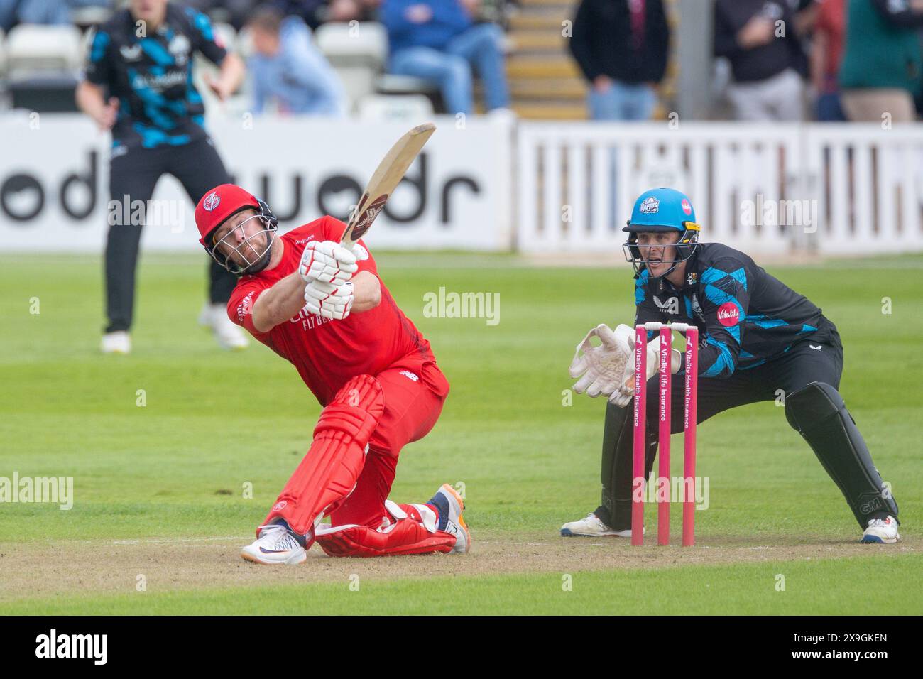 Steven Croft trifft es über die Grenze für 6, die in Worcestershire County Cricket Club, New Road, Worcester, am 31. Mai 2024 während des Vitality Blast-Spiels zwischen Worcestershire Rapids und Lancashire Lightning aufgenommen wurden Stockfoto