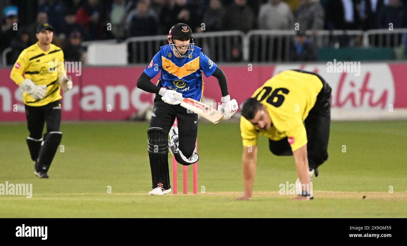 Hove UK 31. Mai 2024: John Simpson schlägt für Sussex Sharks während des Cricketspiels Vitality T20 Blast zwischen Sussex Sharks und Gloucestershire auf dem 1. Central County Ground in Hove: Credit Simon Dack /TPI/ Alamy Live News Stockfoto