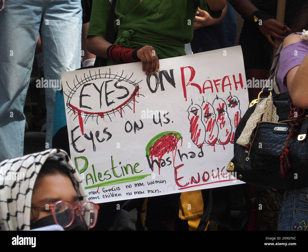 Manhattan, New York, USA, 31. Mai 2024. New York New York, Schüler aus New York City gingen heute aus dem Unterricht und protestierten auf den Stufen vor dem Department of Education Steps (Credit Image: © Samantha Cotler/ZUMA Press Wire) NUR REDAKTIONELLE VERWENDUNG! Nicht für kommerzielle ZWECKE! Stockfoto