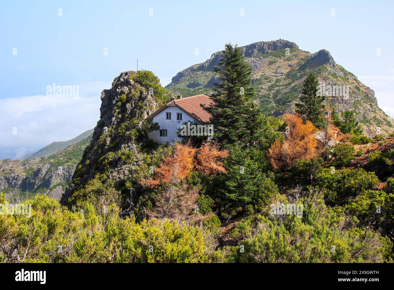 Casa de Abrigo („Schutzhaus“) Höhenrestaurant in der Nähe des Gipfels des Pico Ruivo, des höchsten Berggipfels im Zentrum der Insel Madeira (Po Stockfoto