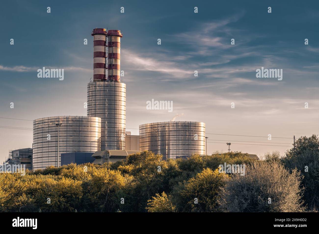 Kraftwerk zur Stromerzeugung mit Erdgas in Priolo Gargallo, Provinz Syrakus, Sizilien, Italien Stockfoto