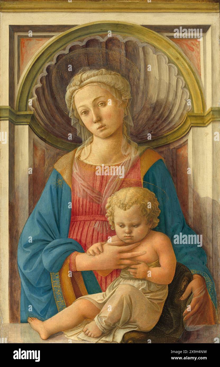Gemälde von Madonna und Kind des italienischen Florentiner Künstlers Fra Filippo Lippi mittelalterliche religiöse Kunstwerke Kunst Ikonenbild. Seine Werke sind bekannt für ihre humanistische Herangehensweise, die Maria als eine zusammenfassende Figur darstellt und spielerische Elemente einbezieht, während sie die düsteren Realitäten von Christi Zukunft 1465 15. Jahrhundert anerkennen, wobei Jungfrau Maria das Kindlein Jesus hält Stockfoto