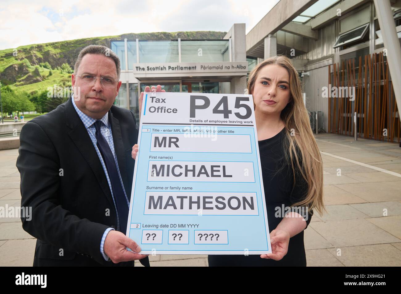 Edinburgh Schottland, Vereinigtes Königreich 29. Mai 2024. Die Schottischen Konservativen Craig Hoy und Meghan Gallacher vor dem schottischen Parlament, wo sie postieren Stockfoto