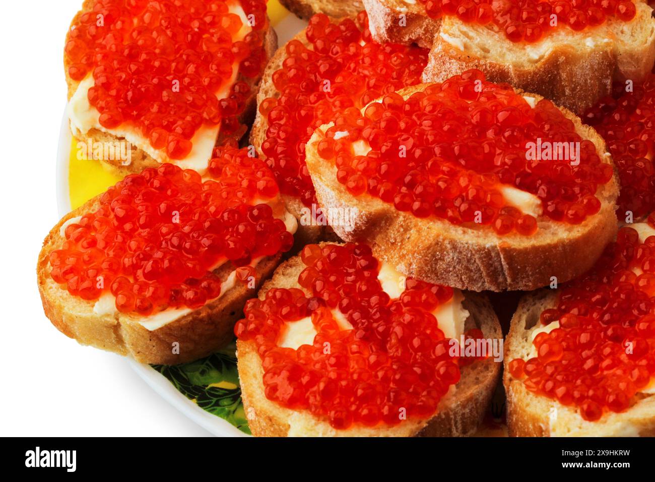 Sandwiches mit Butter und rotem Kaviar auf einem Teller Nahaufnahme Stockfoto