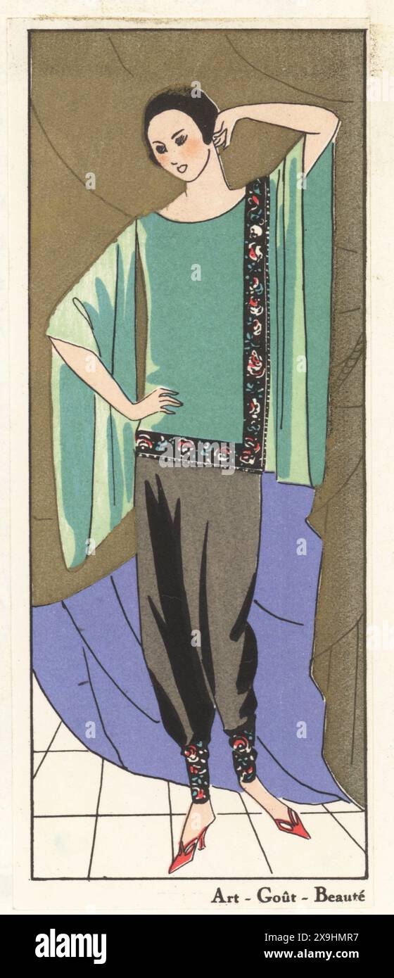 Französischer Flapper im Pyjama-Outfit von Edward Molyneux. Frau in kurzer bob-Frisur posiert in lockeren schwarzen Satin-Krepp-Pantalons und Kimono-ärmeligem Top in Jade-Krepp de Chine. Lithographie nach einer Illustration von Miss Colette, Miss J. Dory, Miss Mariotton aus Art, Gicht, Beaute, herausgegeben von der Modezeitschrift AGB, Lyon, 1924. Stockfoto