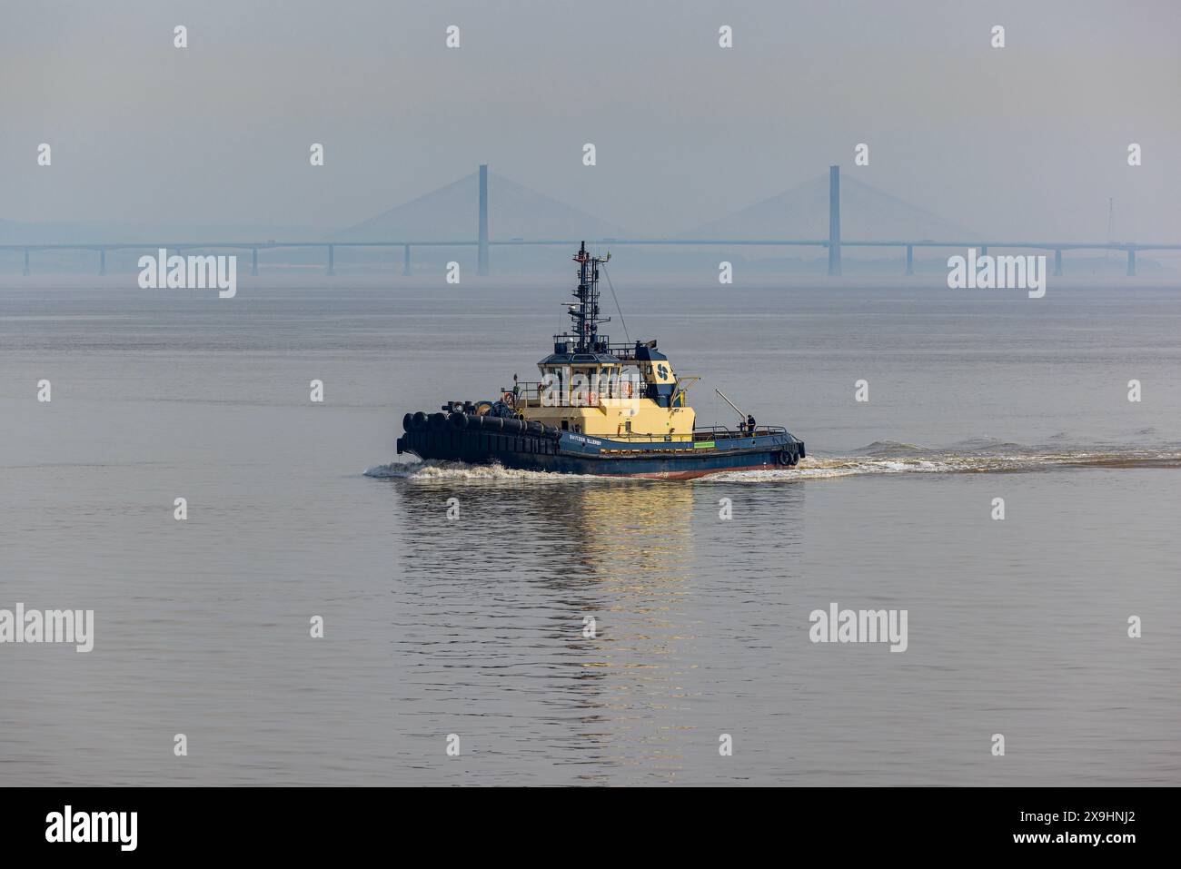 Ziehen Sie Svitzer Ellerby, um ein Schiff in die Royal Portbury Docks zu führen Stockfoto