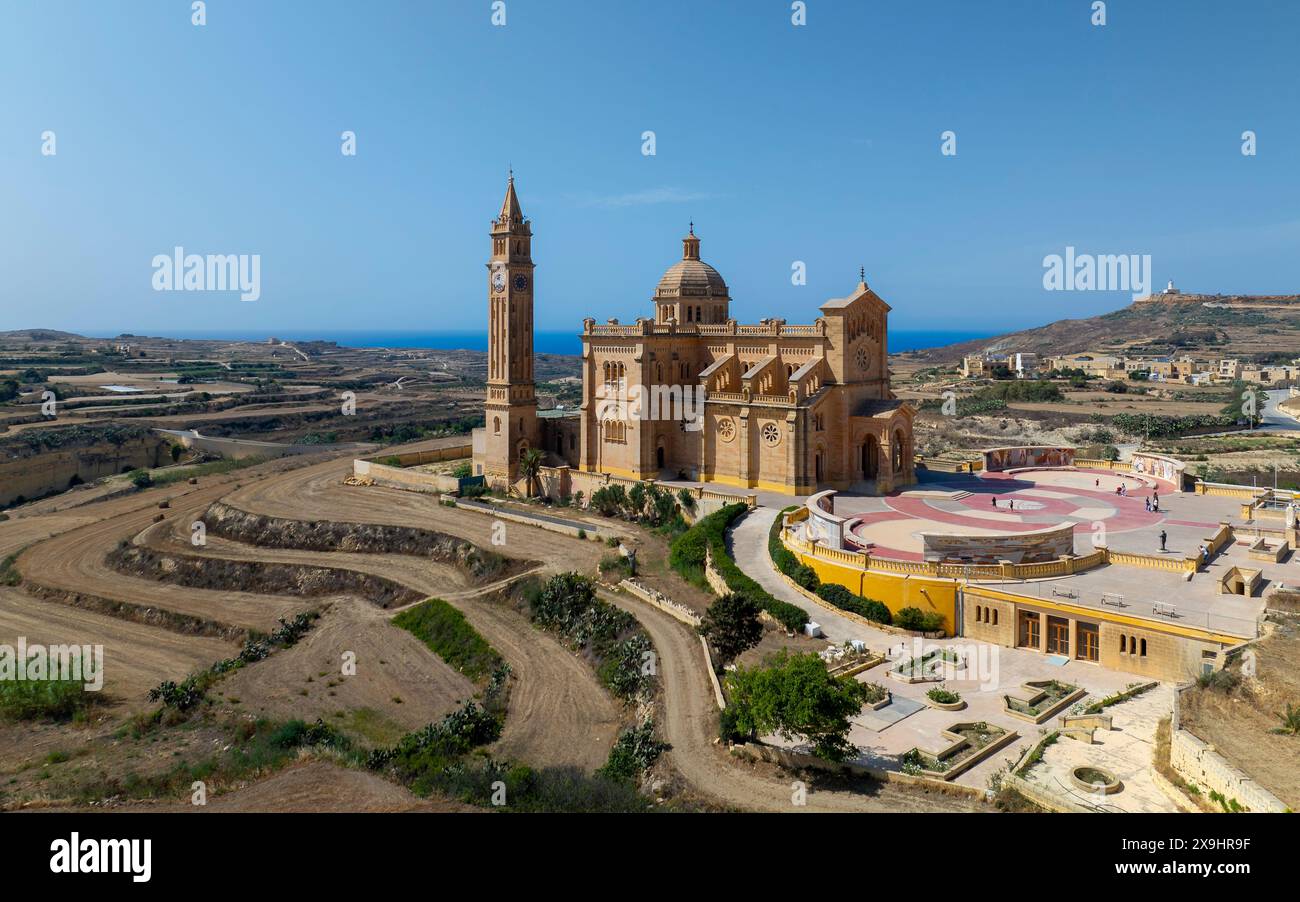 Malta, Gozo, Basilika des Nationalheiligtums der Heiligen Jungfrau von Ta' Pinu. Der ursprüngliche Name ist Bażilika Tal-Madonna Ta' Pinu Mill Gharb Stockfoto