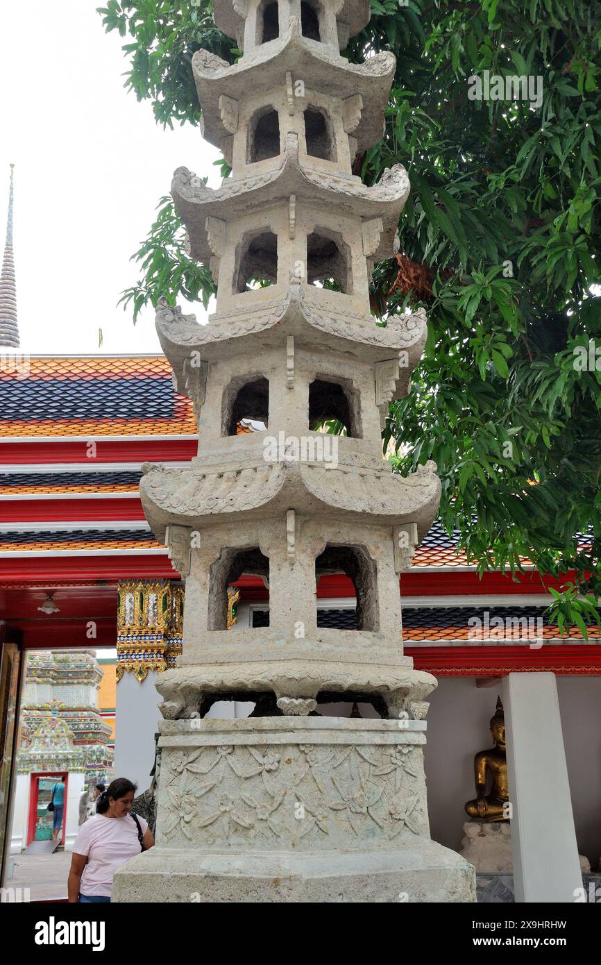 Teilweiser Blick auf den Wat Pho Tempel, auch bekannt als der liegende Buddha Tempel, Bangkok, Thailand Stockfoto