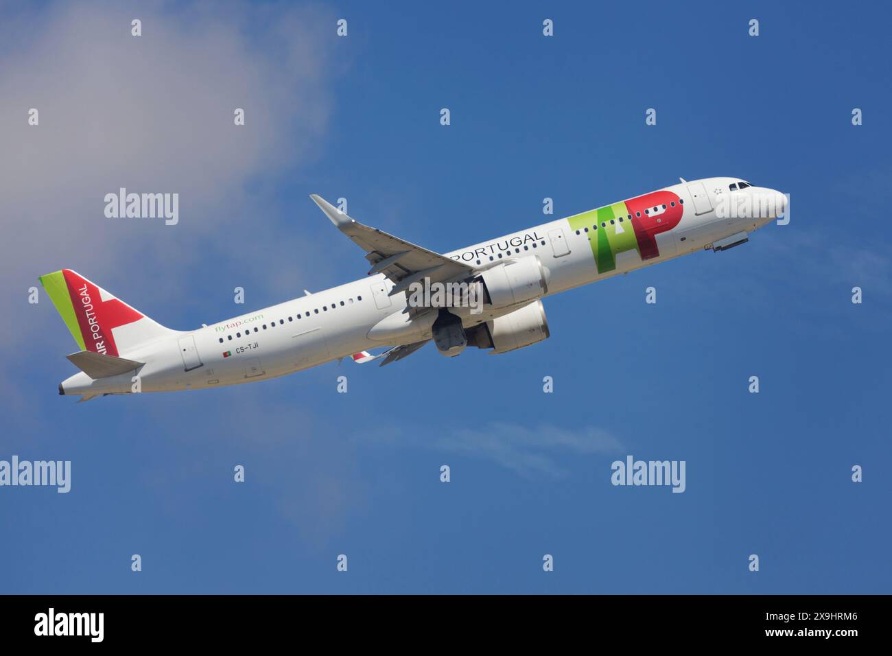 Barcelona, Spanien - 19. Mai 2024: TAP Air Portugal Airbus A321neo startet vom Flughafen El Prat in Barcelona, Spanien. Stockfoto