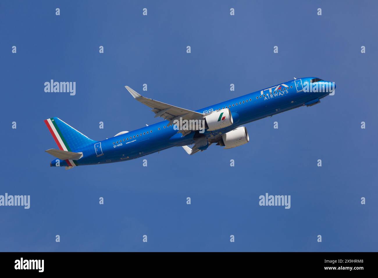 Barcelona, Spanien - 19. Mai 2024: ITA Airways Airbus A321neo startet vom Flughafen El Prat in Barcelona, Spanien. Stockfoto