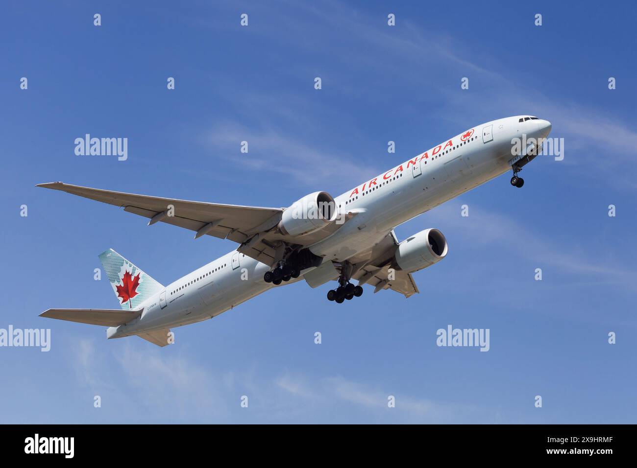 Barcelona, Spanien - 19. Mai 2024: Air Canada Boeing 777-300ER startet vom Flughafen El Prat in Barcelona, Spanien. Stockfoto