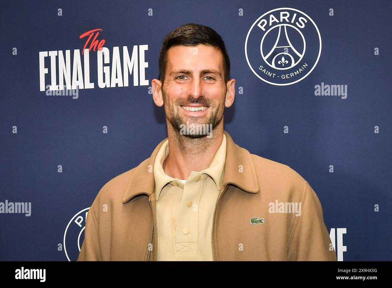 Der serbische Tennisspieler Novak Djokovic posiert für einen Fotoanruf vor dem Liqui Moly Starligue Handball-Finale zwischen Paris Saint-Germain und Pays d’Aix Universite Club am 31. Mai 2024 in der Accor Arena in Paris. Foto: Firas Abdullah/ABACAPRESS. KOM Stockfoto