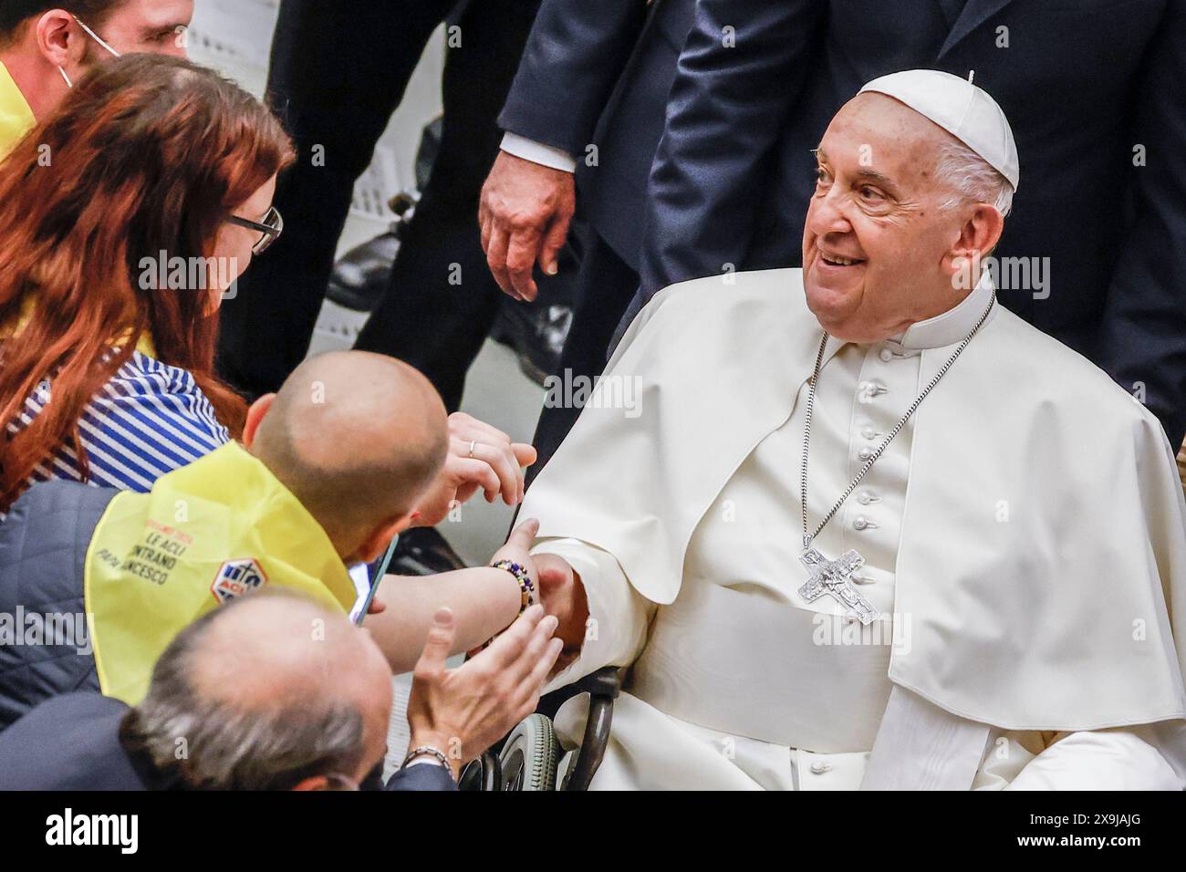 Vatikanstadt, Vatikan, 1. Juni 2024. Papst Franziskus begrüßt die Mitglieder der italienischen Christlichen Arbeiterverbände (ACLI) im Saal Paul VI. Stockfoto